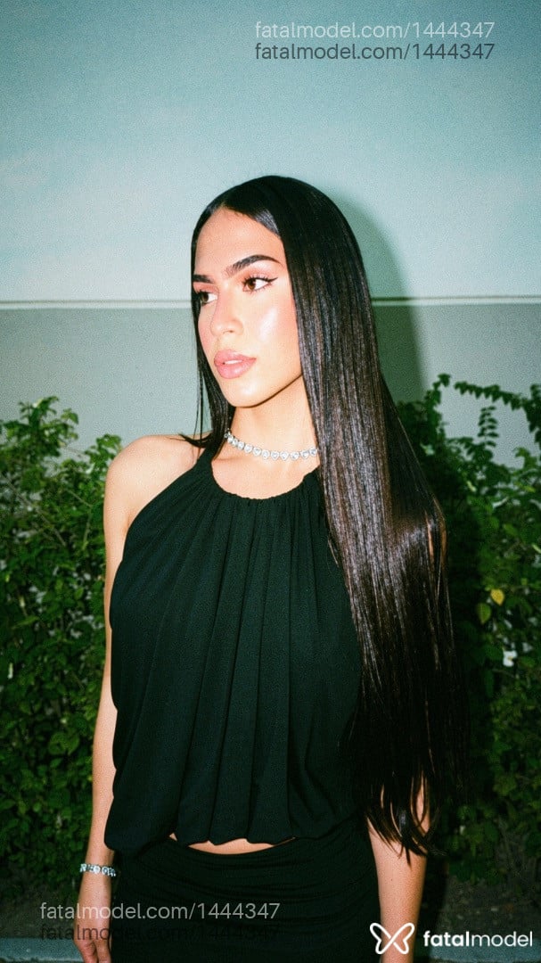 Acompanhante mulher trans com cabelo castanho de olhos mel - Melissa Andrade