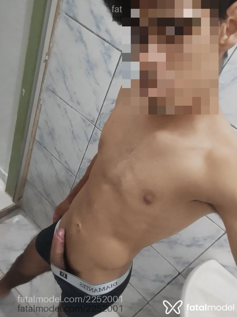 Acompanhante homem morena (o) de olhos castanhos - Noturno