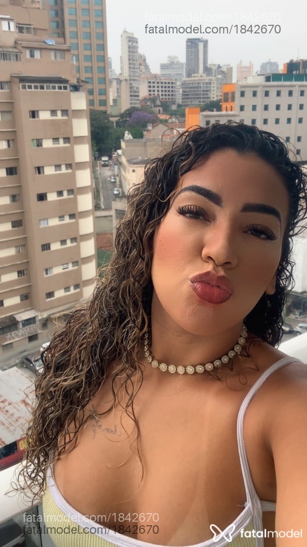 Acompanhante mulher loira (o) de olhos castanhos - Isabelle