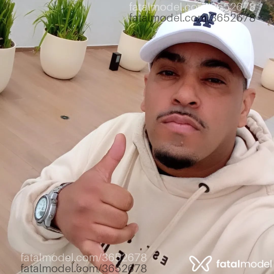 Acompanhante homem morena (o) de olhos pretos - Mclnegro
