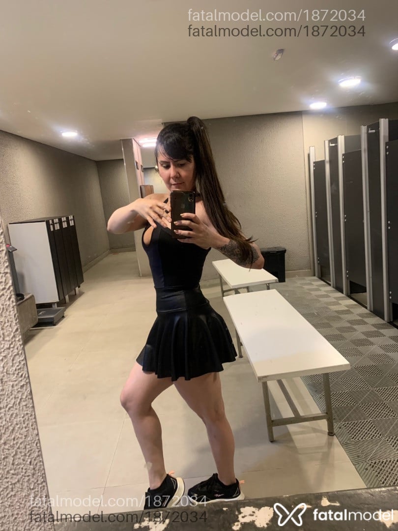 Acompanhante mulher com cabelo castanho de olhos castanhos - Vavá