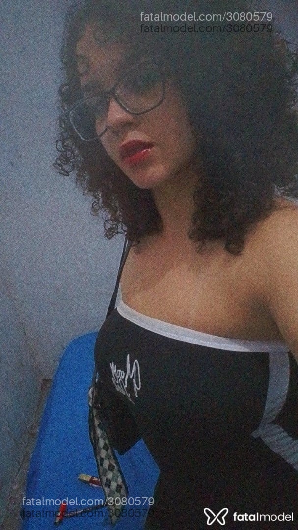 Acompanhante mulher com cabelo castanho de olhos castanhos - Beatriz