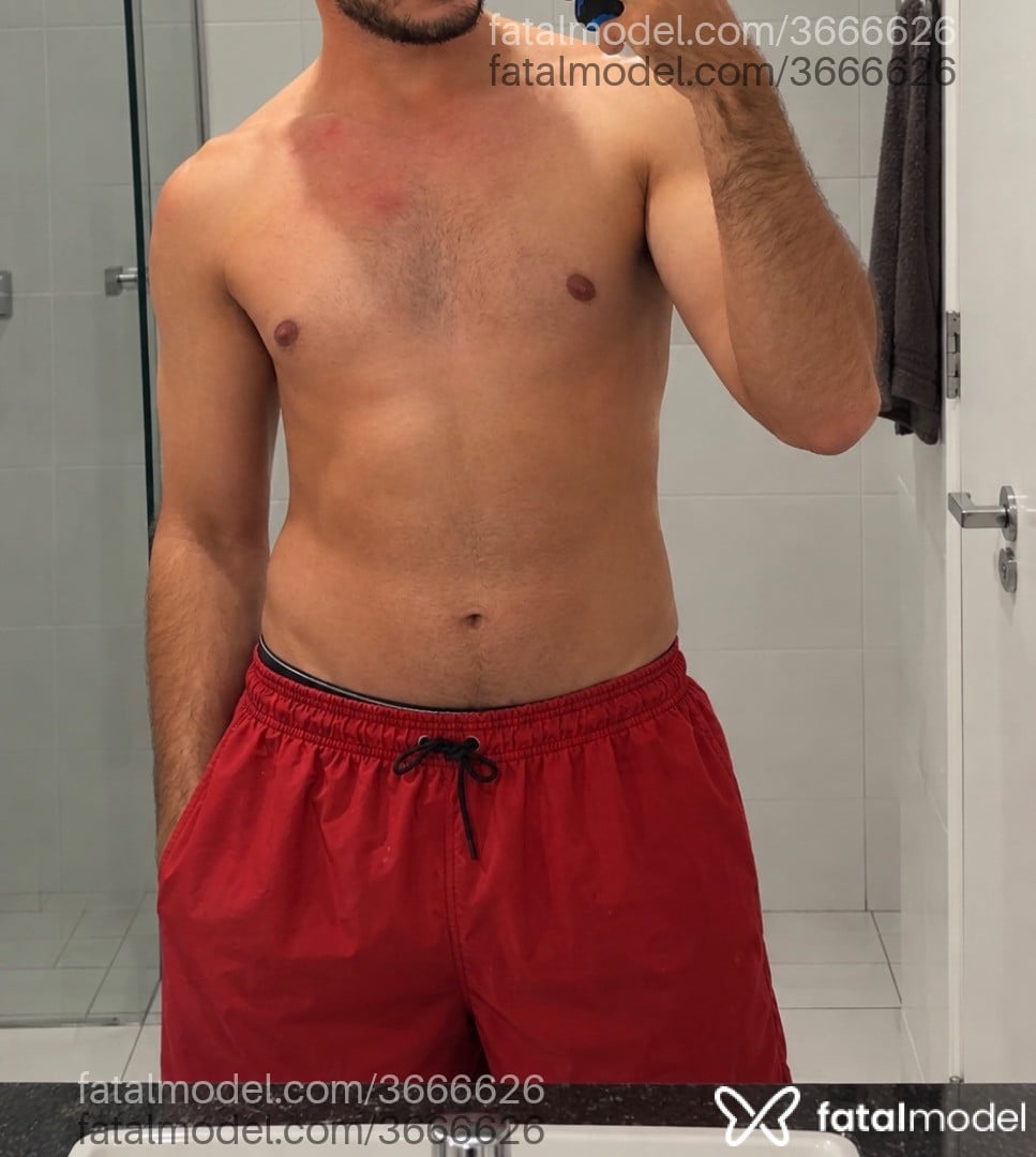 Acompanhante homem com cabelo grisalho de olhos castanhos - Pedro