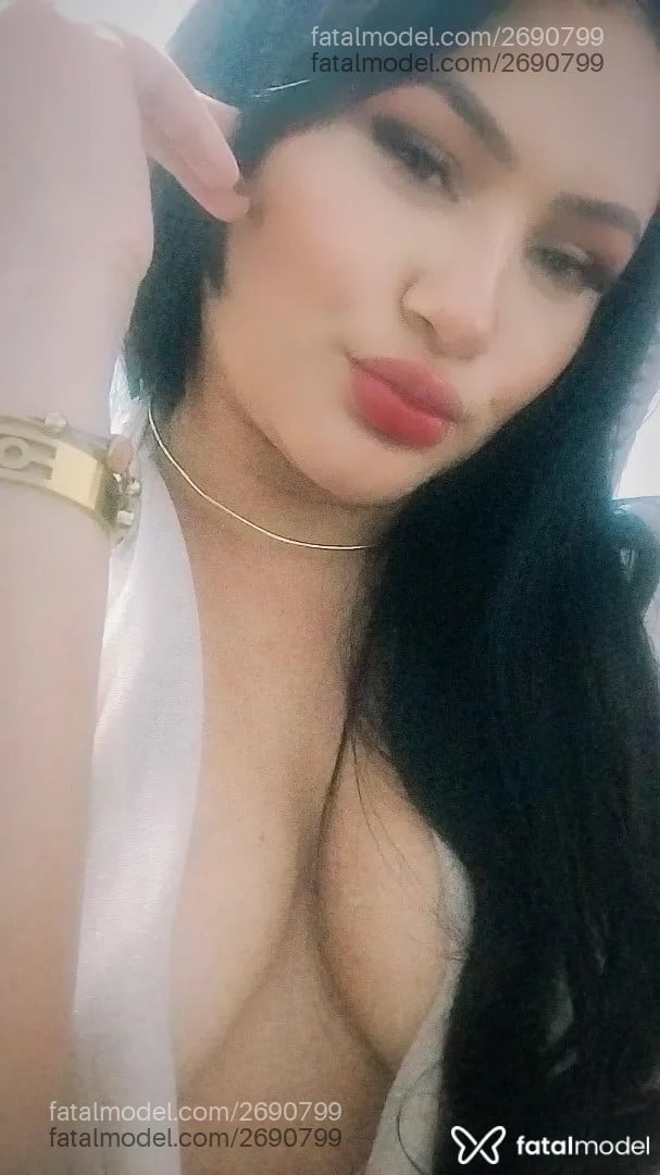 Acompanhante mulher com cabelo castanho de olhos pretos - Karen