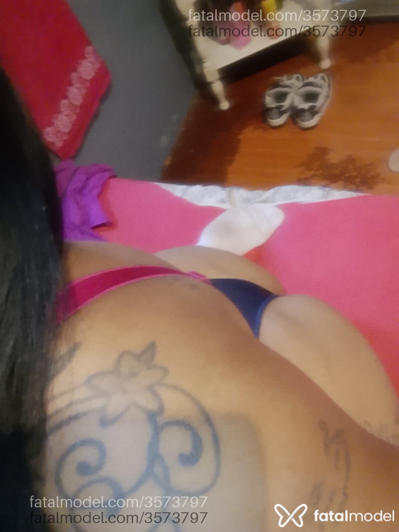 Acompanhante mulher morena (o) de olhos pretos - Débora