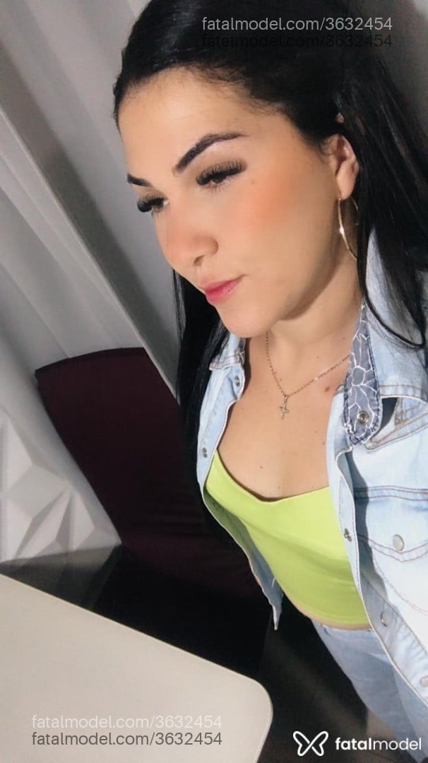 Acompanhante mulher morena (o) de olhos castanhos - Camila