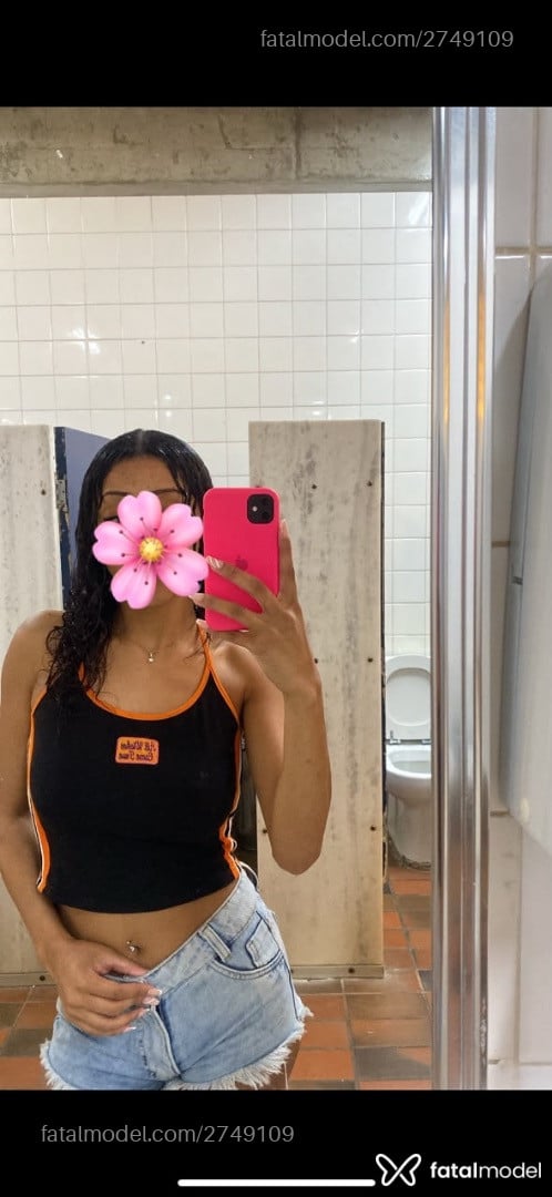 Acompanhante mulher morena (o) de olhos castanhos - Sofia