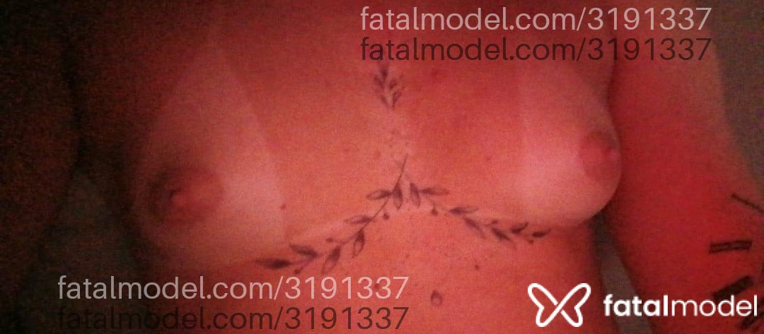Acompanhante mulher trans morena (o) de olhos verdes - Kellly