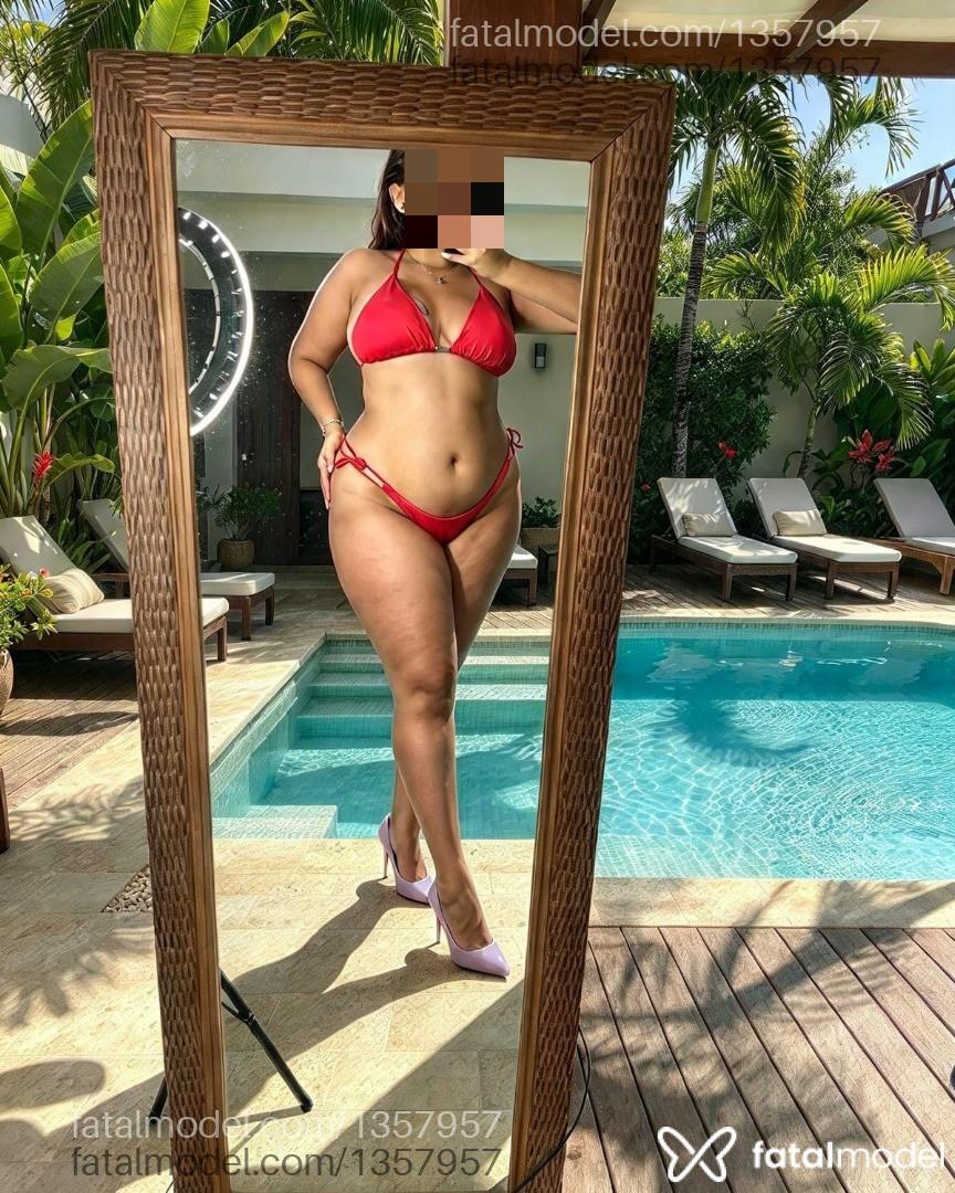Acompanhante mulher com cabelo castanho de olhos mel - Perinha
