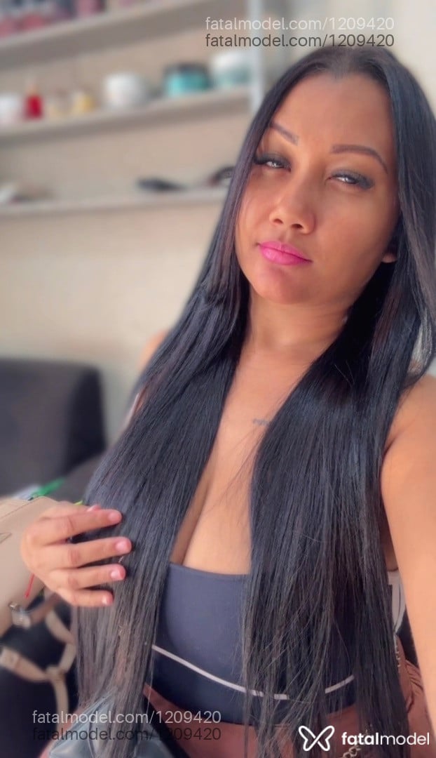 Acompanhante mulher morena (o) de olhos pretos - Morena