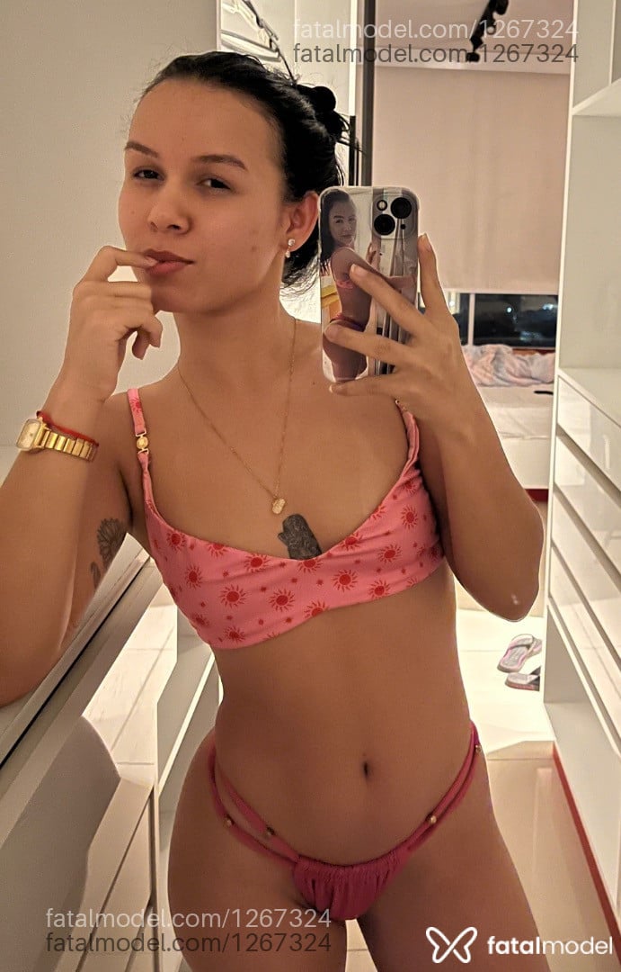 Acompanhante mulher morena (o) de olhos pretos - Renata