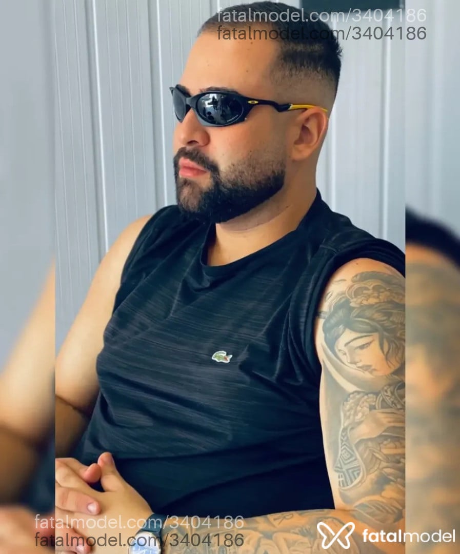 Acompanhante homem com cabelo castanho de olhos castanhos - Robert