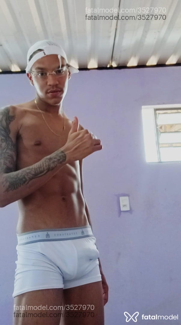 Acompanhante homem morena (o) de olhos castanhos - Miguel