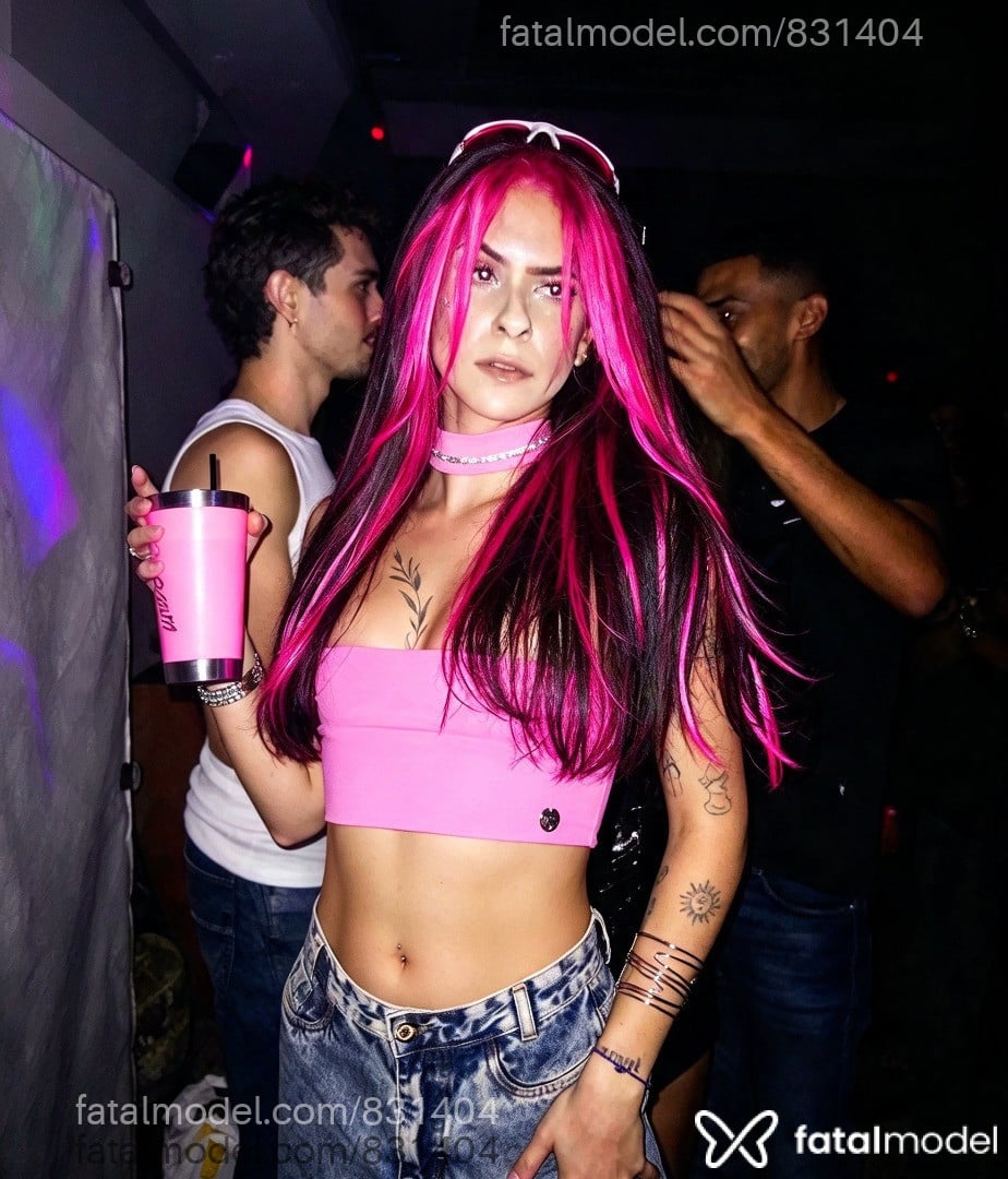 Acompanhante travesti morena (o) de olhos castanhos - Suzy
