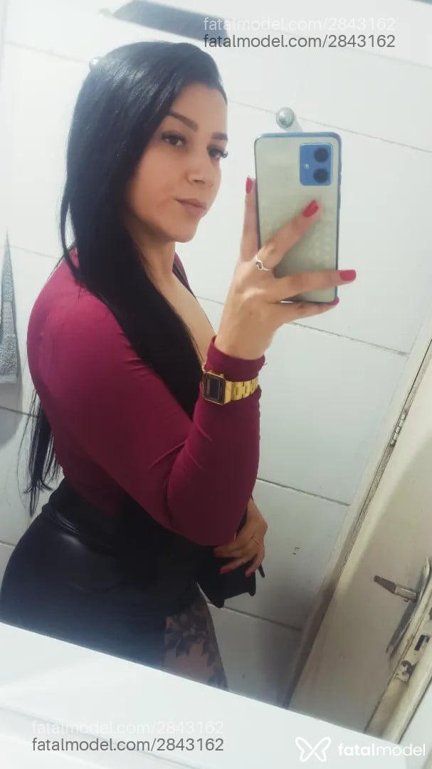 Acompanhante mulher morena (o) de olhos pretos - Morena