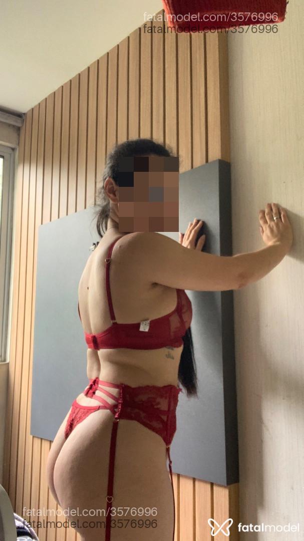 Acompanhante mulher morena (o) de olhos verdes - Rê Hotwife