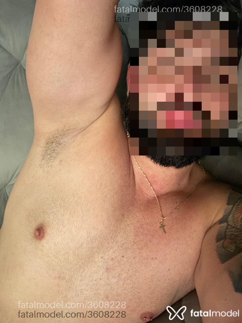 Acompanhante homem com cabelo castanho de olhos verdes - Gael Santos