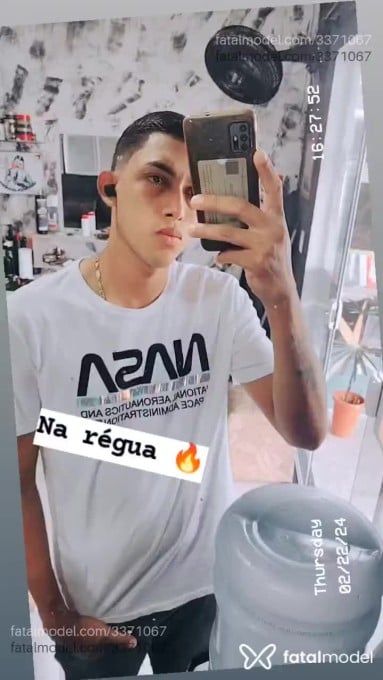 Acompanhante homem com cabelo castanho de olhos pretos - Wolfsex