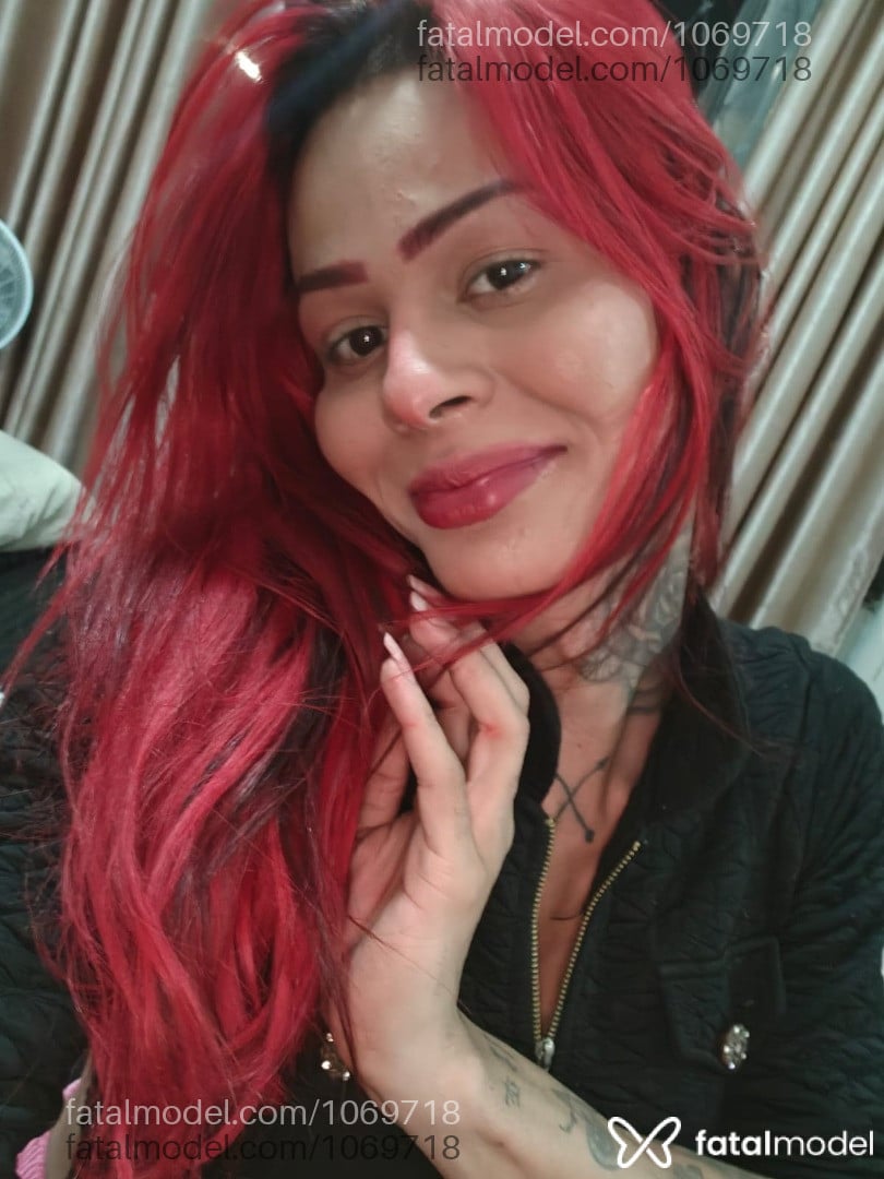 Acompanhante mulher trans ruiva (o) de olhos castanhos - Bárbara siquot