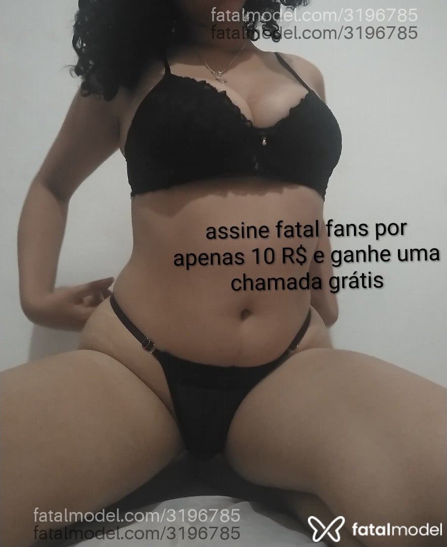 Acompanhante mulher com cabelo castanho de olhos verdes - Cris