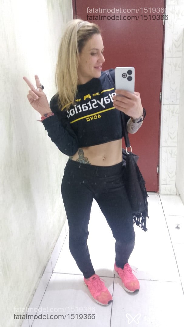 Acompanhante mulher loira (o) de olhos mel - Pepita