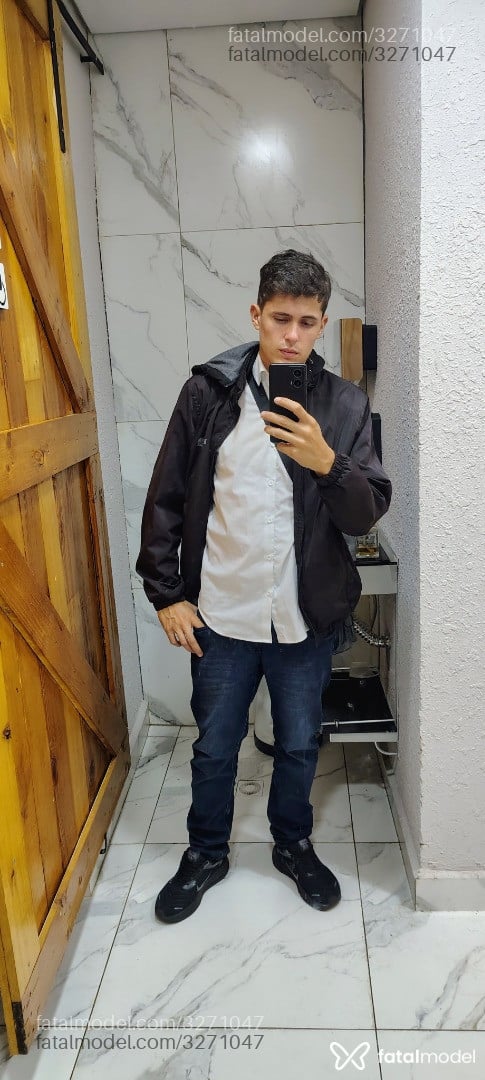 Acompanhante homem com cabelo castanho de olhos castanhos - Kevin