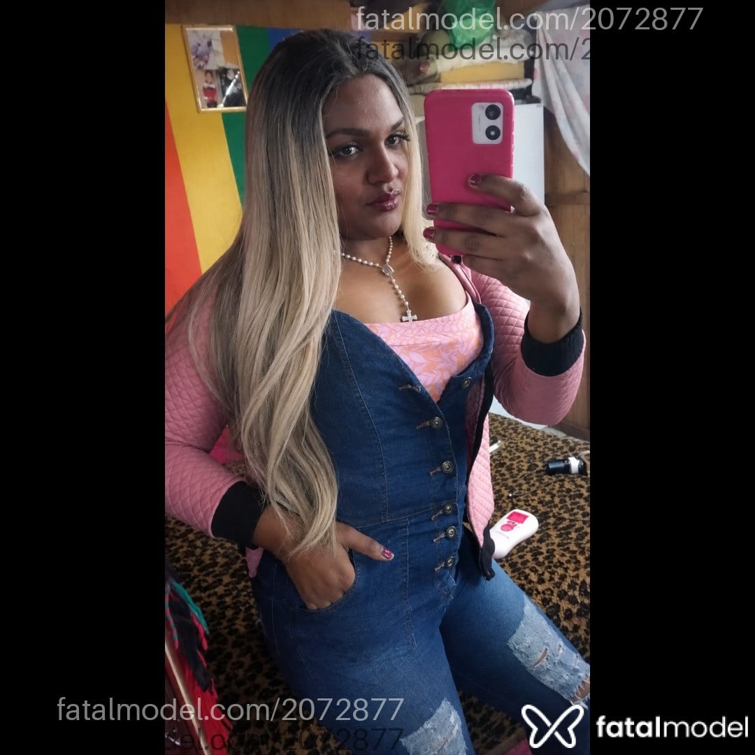 Acompanhante mulher trans morena (o) de olhos pretos - Luyaralencinna