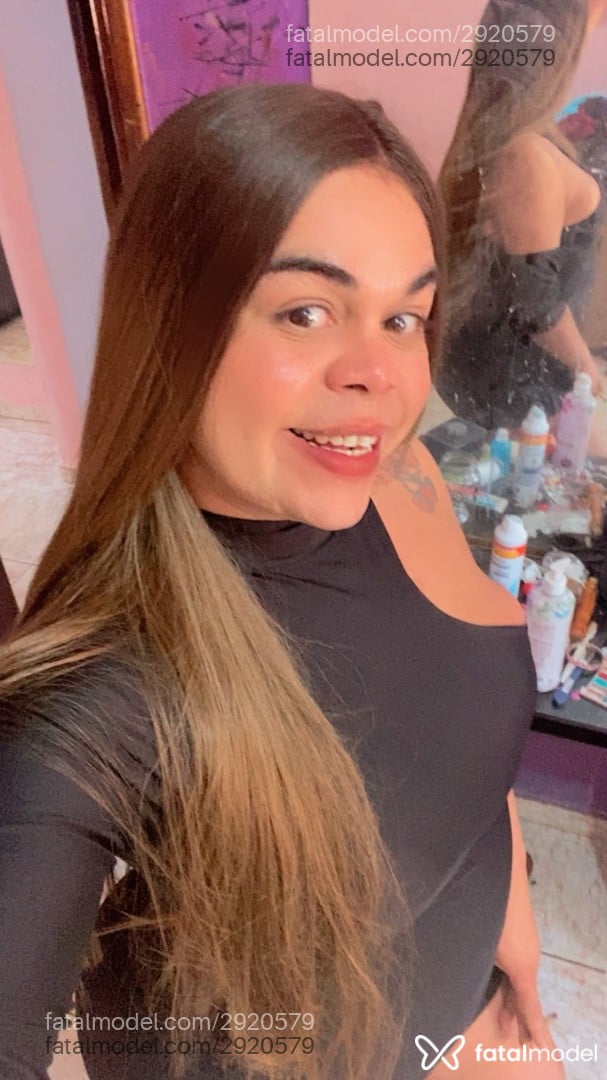 Acompanhante mulher trans morena (o) de olhos castanhos - Monique
