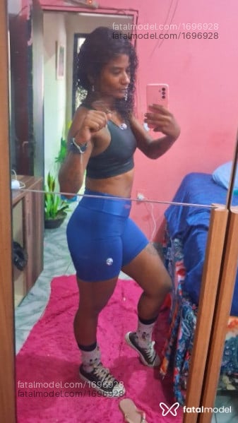 Acompanhante mulher com cabelo castanho de olhos castanhos - Lua
