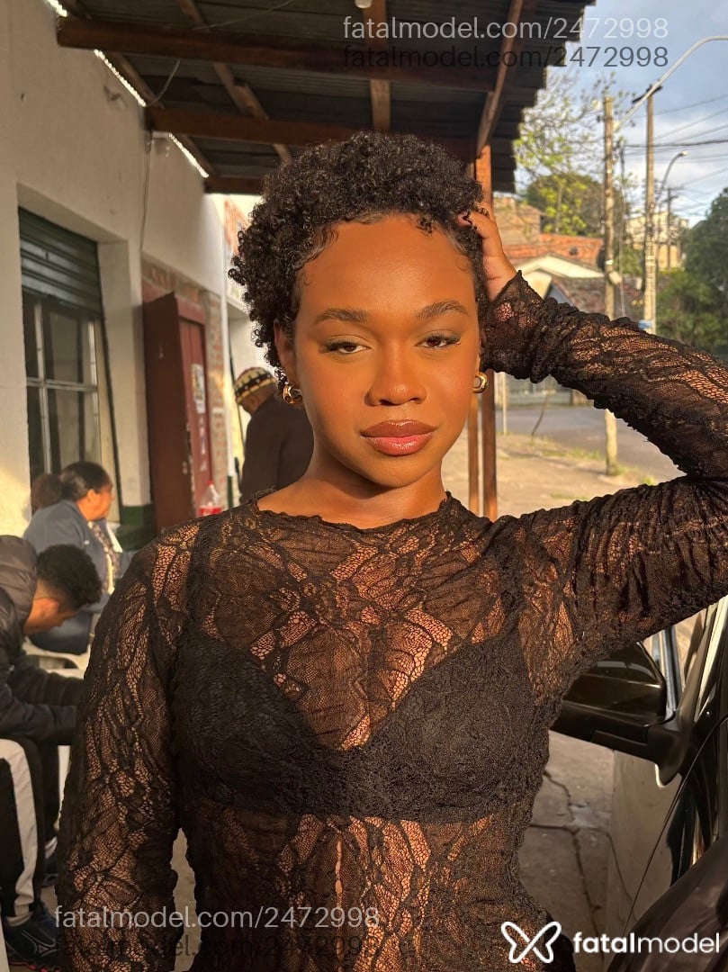 Acompanhante mulher trans morena (o) de olhos castanhos - Lua