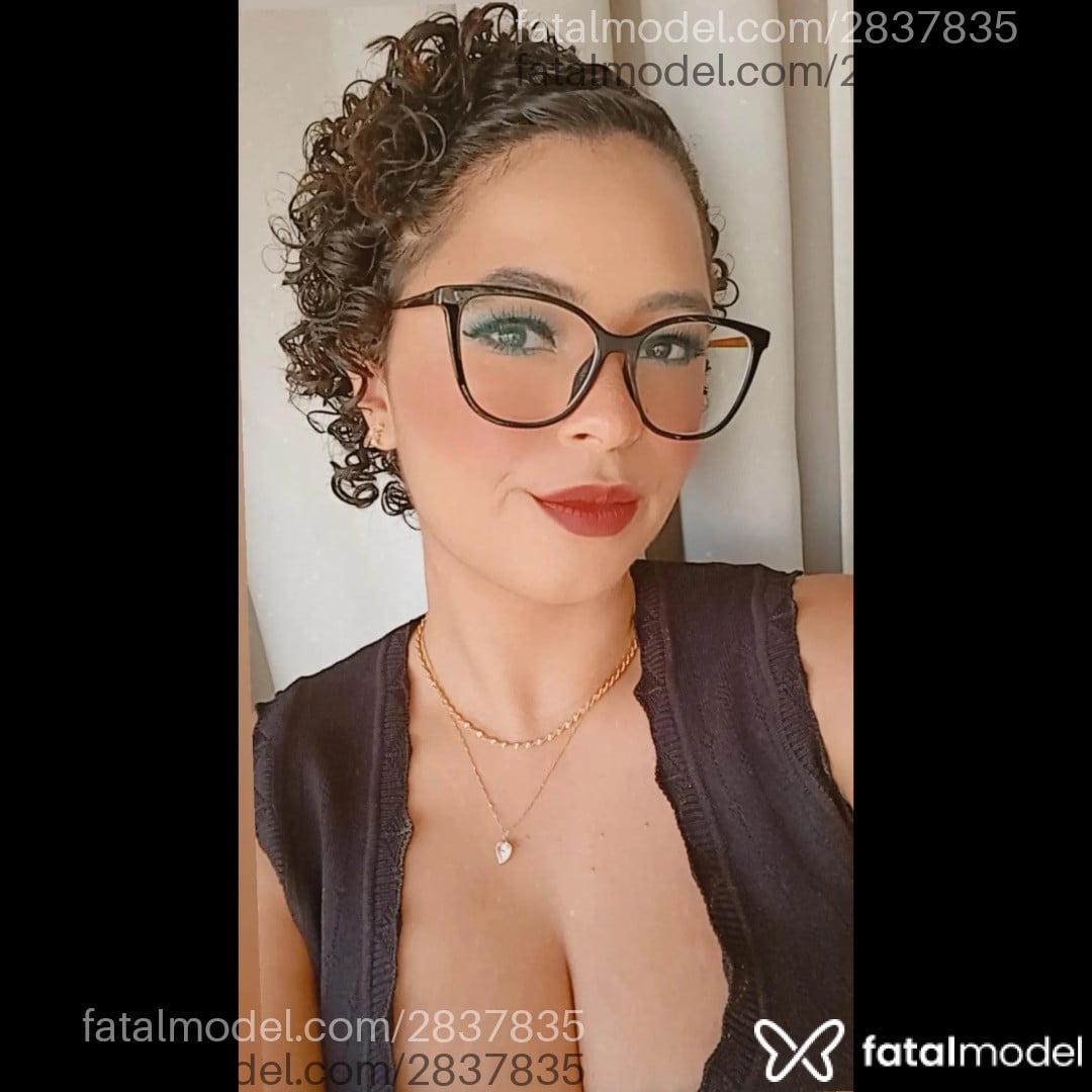 Acompanhante mulher morena (o) de olhos castanhos - Sofia Seraphim