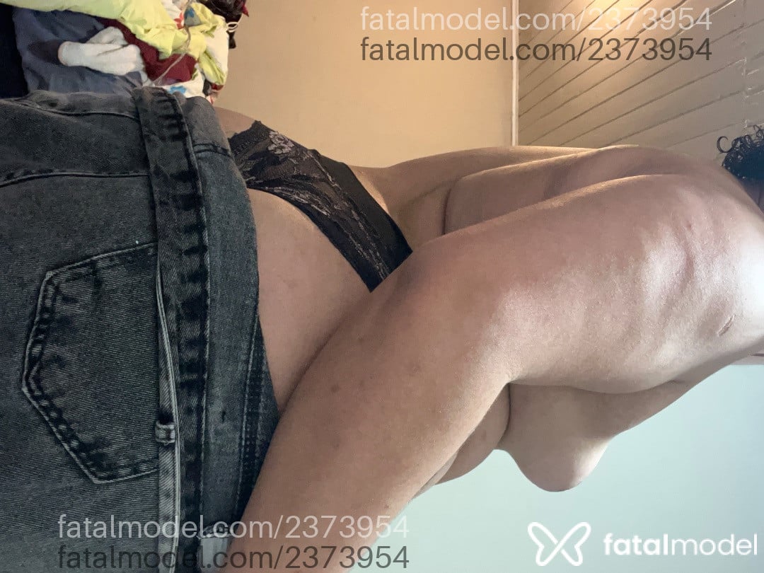Acompanhante mulher trans com cabelo castanho de olhos castanhos - Sarina