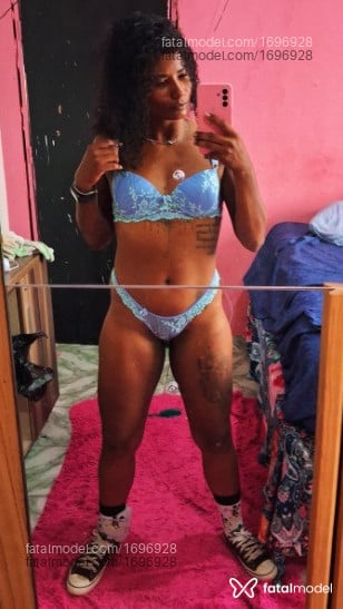 Acompanhante mulher com cabelo castanho de olhos castanhos - Lua