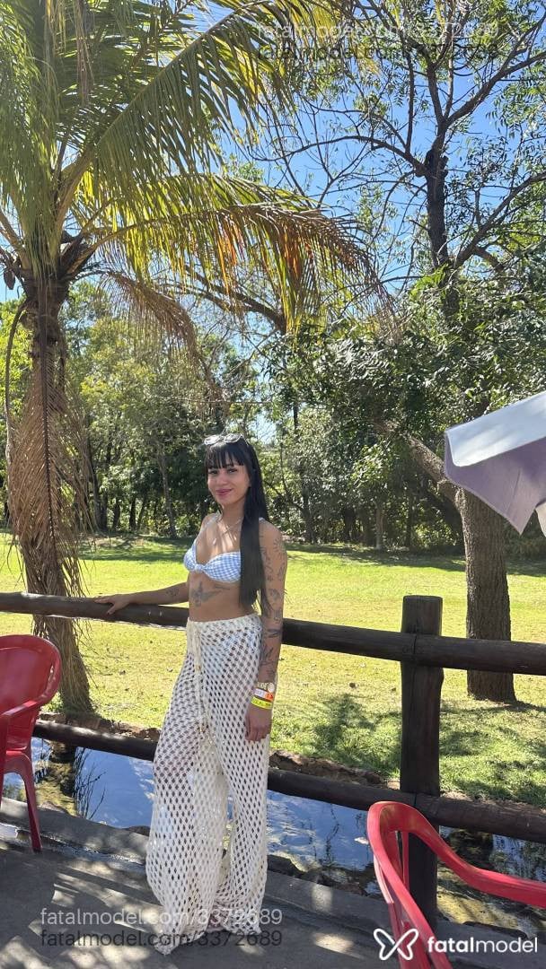 Acompanhante mulher morena (o) de olhos pretos - Bia Mello