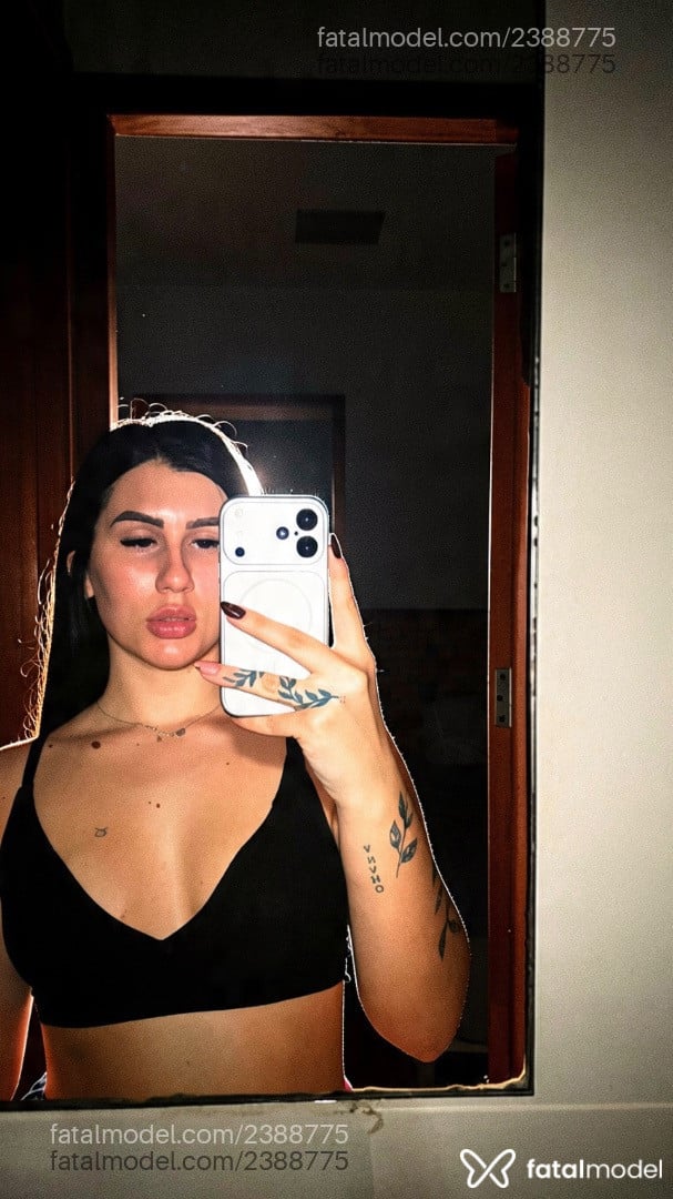 Acompanhante mulher morena (o) de olhos castanhos - Lorena