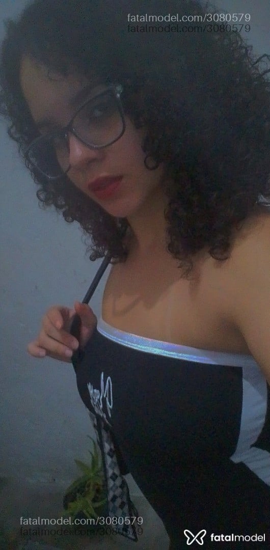 Acompanhante mulher com cabelo castanho de olhos castanhos - Beatriz