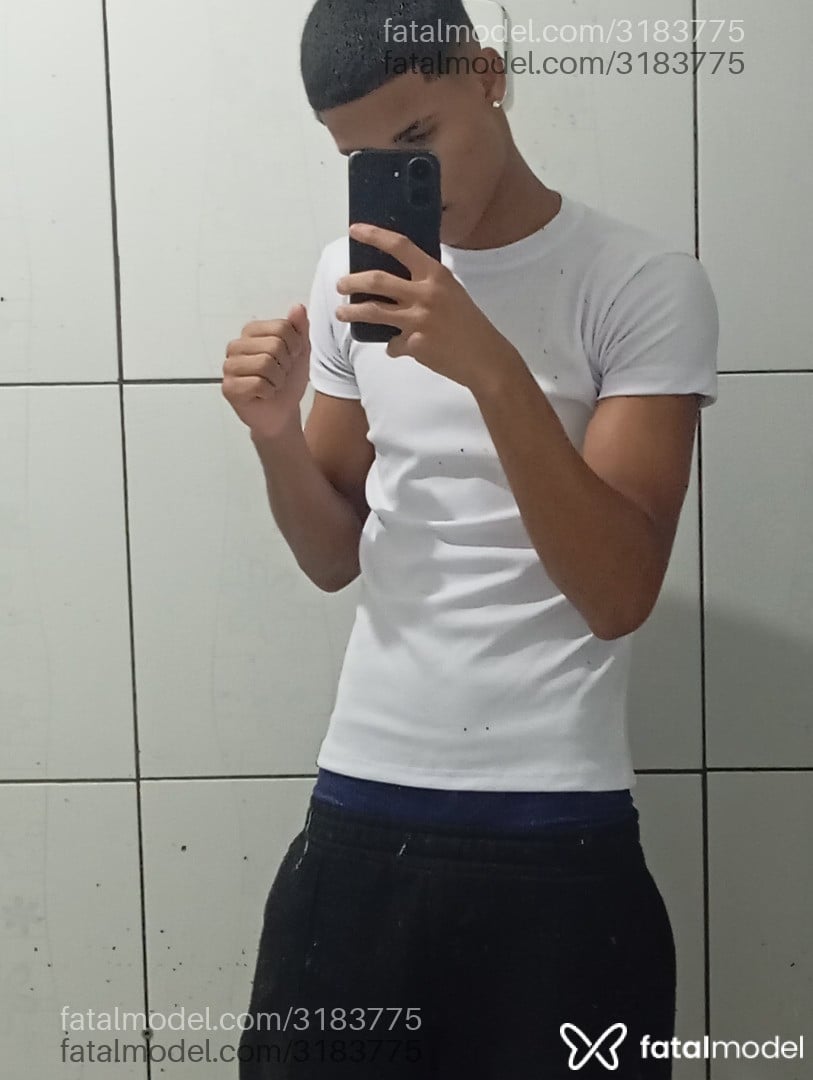 Acompanhante homem com cabelo castanho de olhos castanhos - Marcelinho