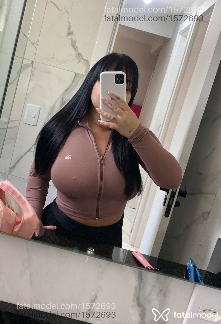 Acompanhante mulher com cabelo castanho de olhos castanhos - Yasmin