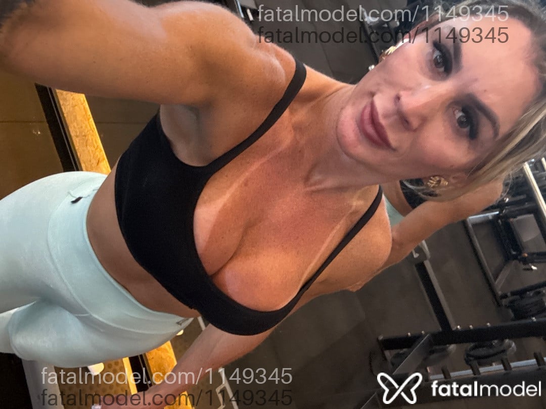 Acompanhante travesti loira (o) de olhos mel - Renata Alves
