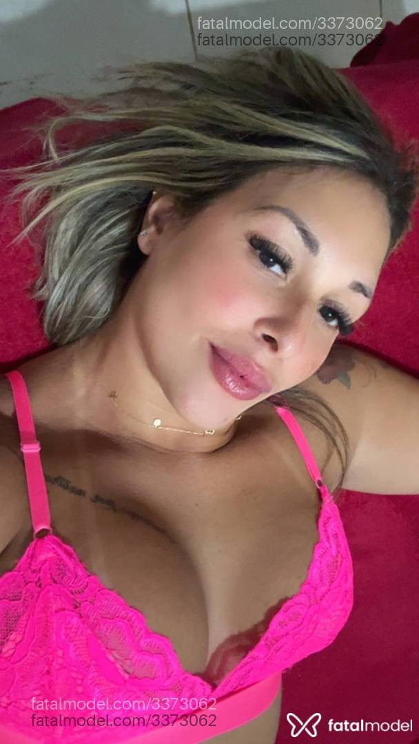 Acompanhante mulher loira (o) de olhos castanhos - Thalita