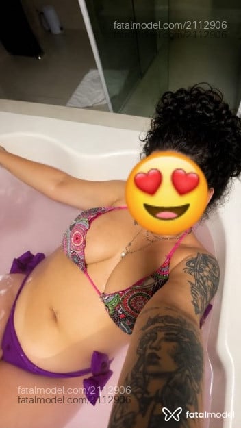 Acompanhante mulher morena (o) de olhos castanhos - Ellah