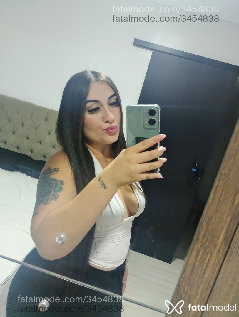 Acompanhante mulher com cabelo castanho de olhos castanhos - Lunna