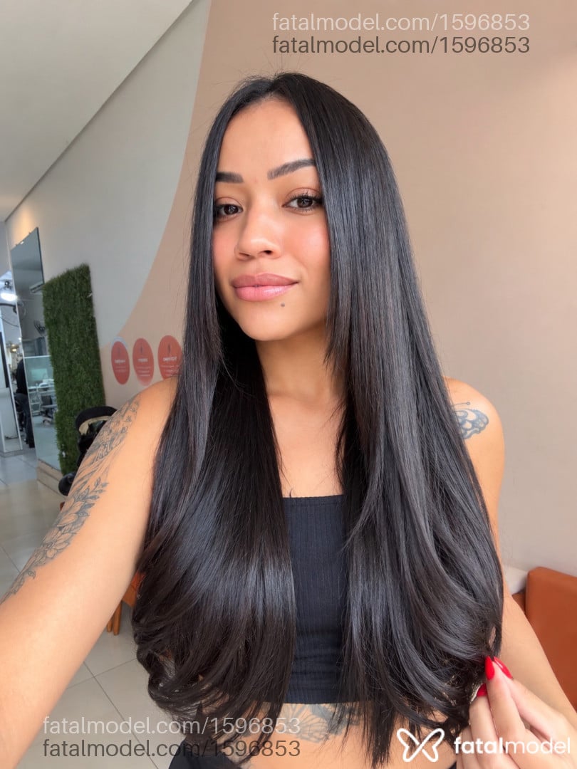 Acompanhante mulher com cabelo castanho de olhos castanhos - Paula Menezes