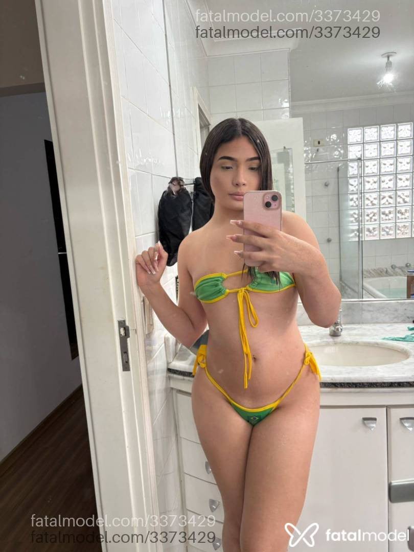 Acompanhante mulher trans morena (o) de olhos castanhos - Aurora