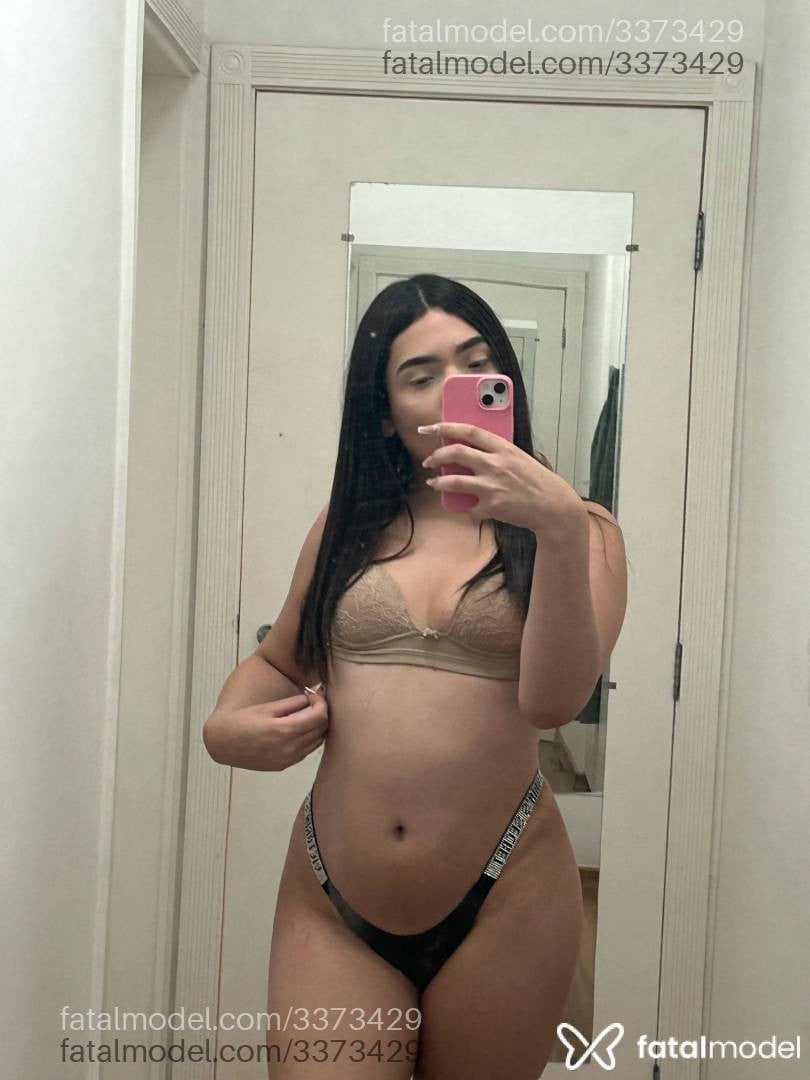 Acompanhante mulher trans morena (o) de olhos castanhos - Aurora