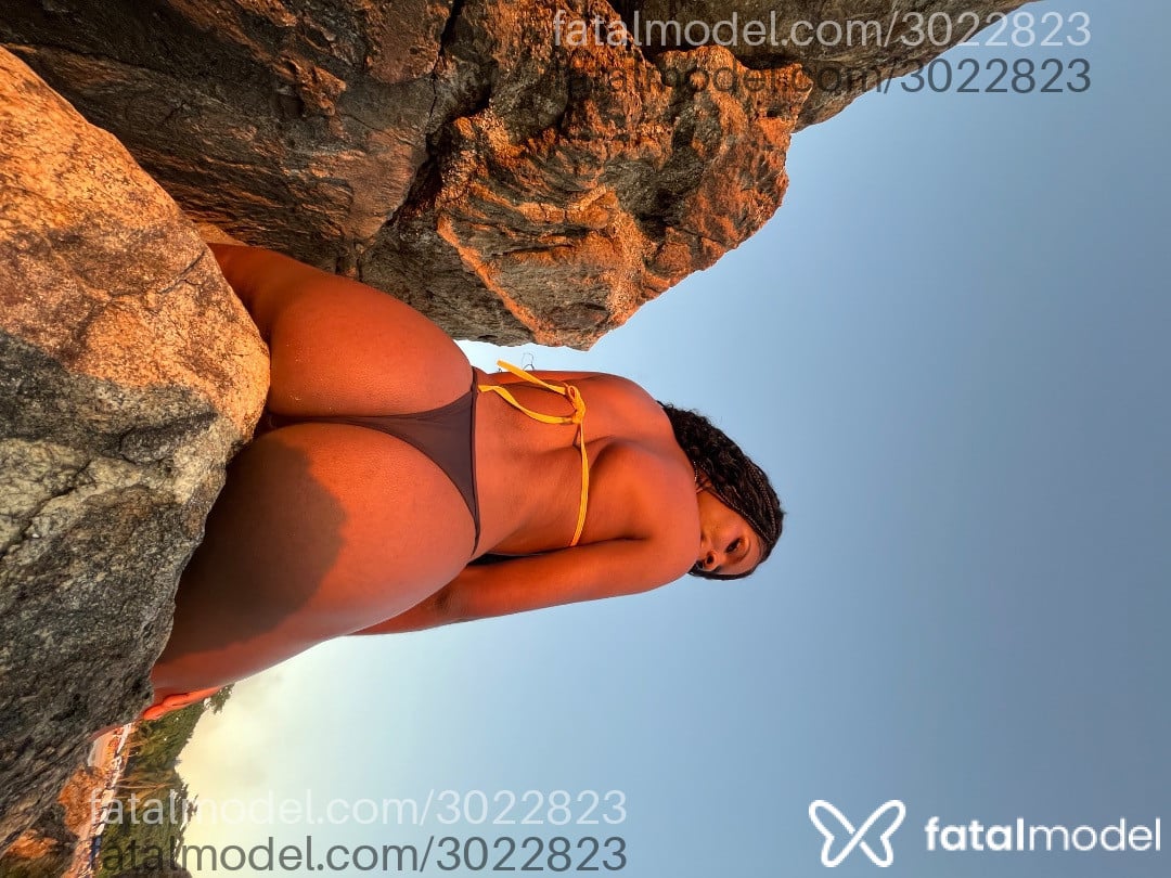 Acompanhante mulher trans morena (o) de olhos pretos - Moraes