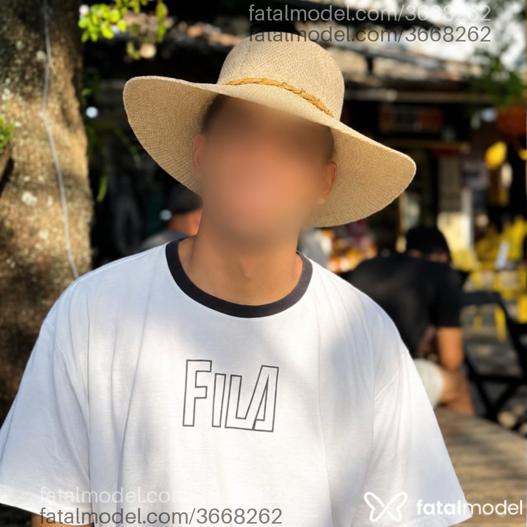Acompanhante homem com cabelo castanho de olhos pretos - Vitor