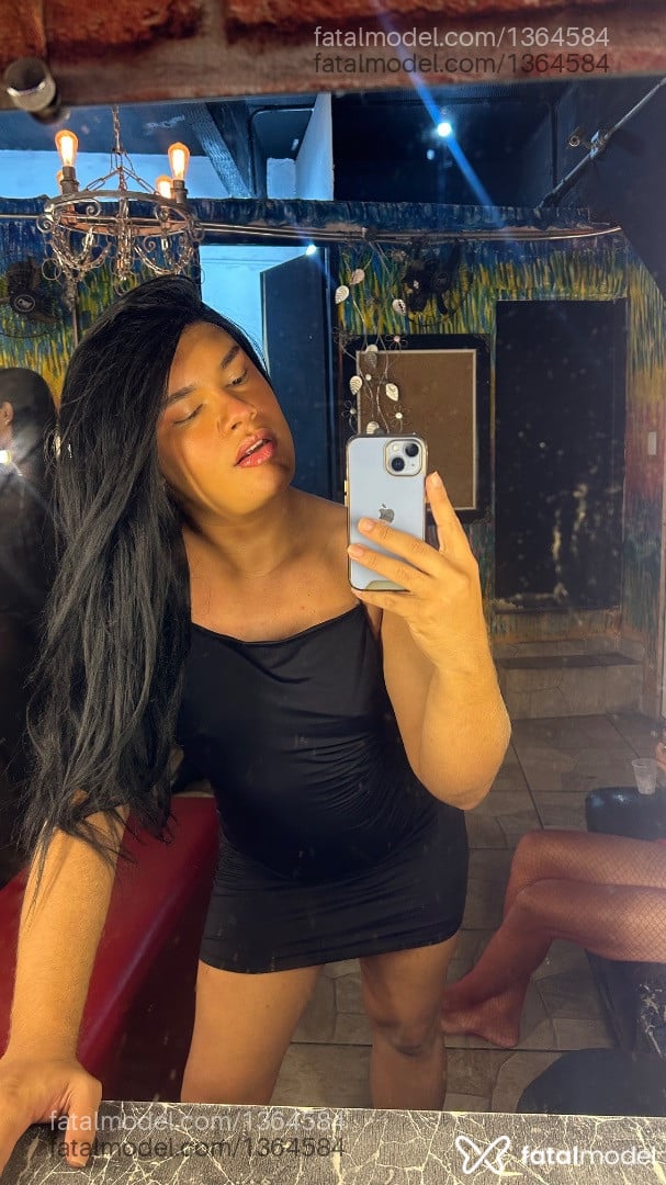 Acompanhante mulher trans morena (o) de olhos castanhos - Sil Grigio