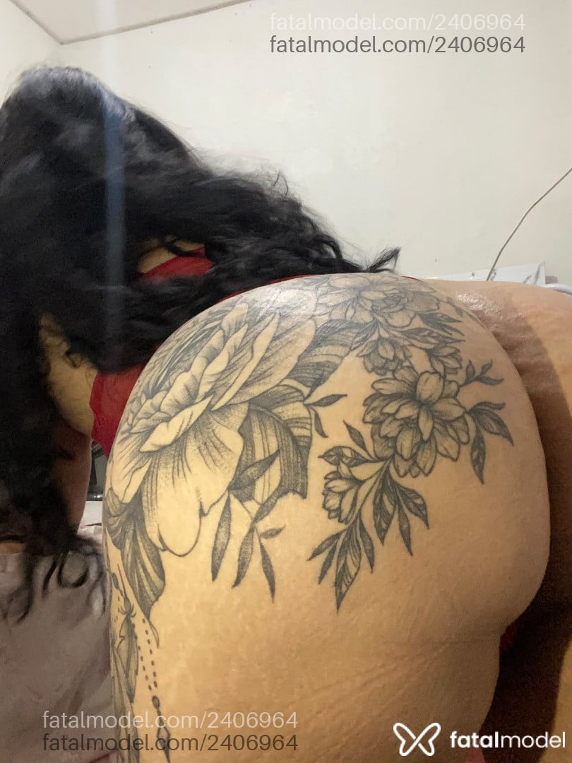 Acompanhante mulher com cabelo castanho de olhos castanhos - Kássia