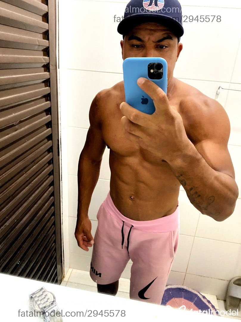 Acompanhante homem morena (o) de olhos castanhos - Wellington